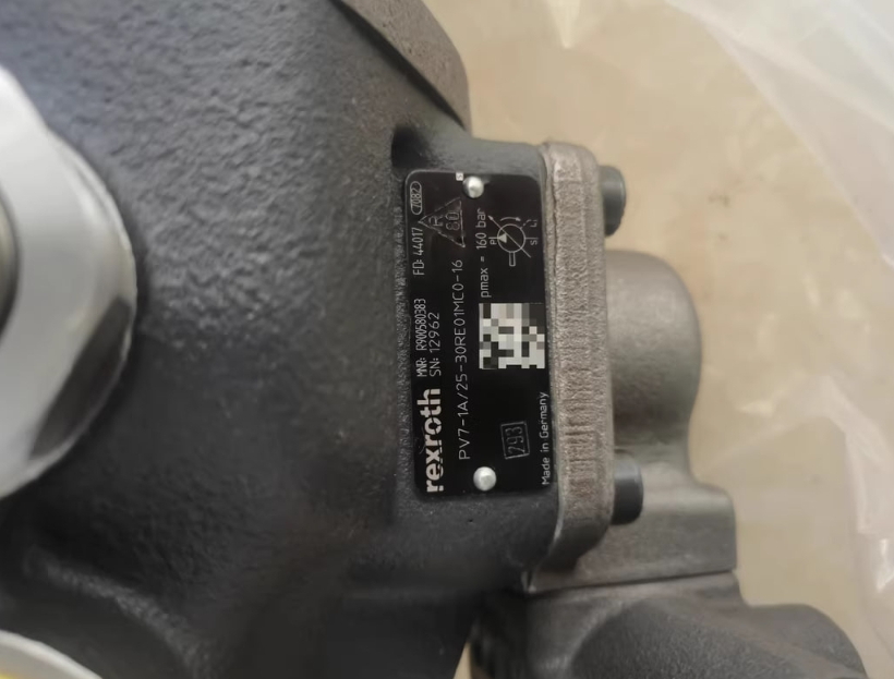 Rexroth R900580383 Vane Pump PV7-1X/25-30RE01MC0-16